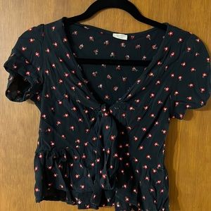 Cropped tied Blouse. Small red flowers on black. XS